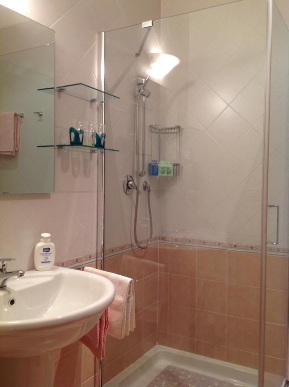 B&B Crispi Trieszt Szoba fotó