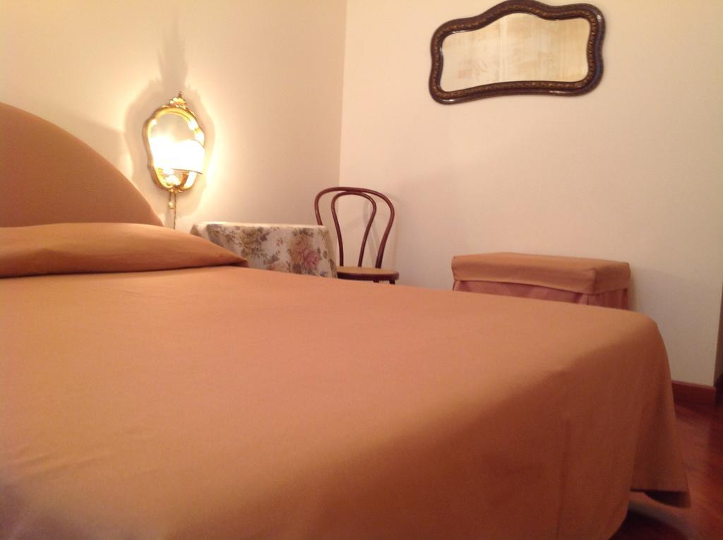 B&B Crispi Trieszt Szoba fotó